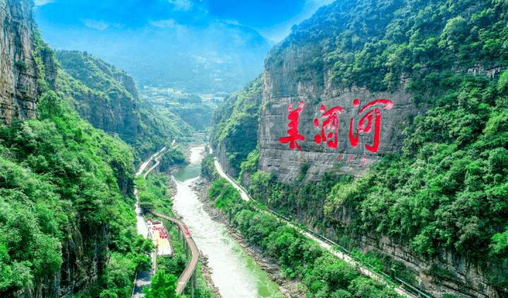 A scenic view of Qianxinan Longguang Guanyindong Yizhi