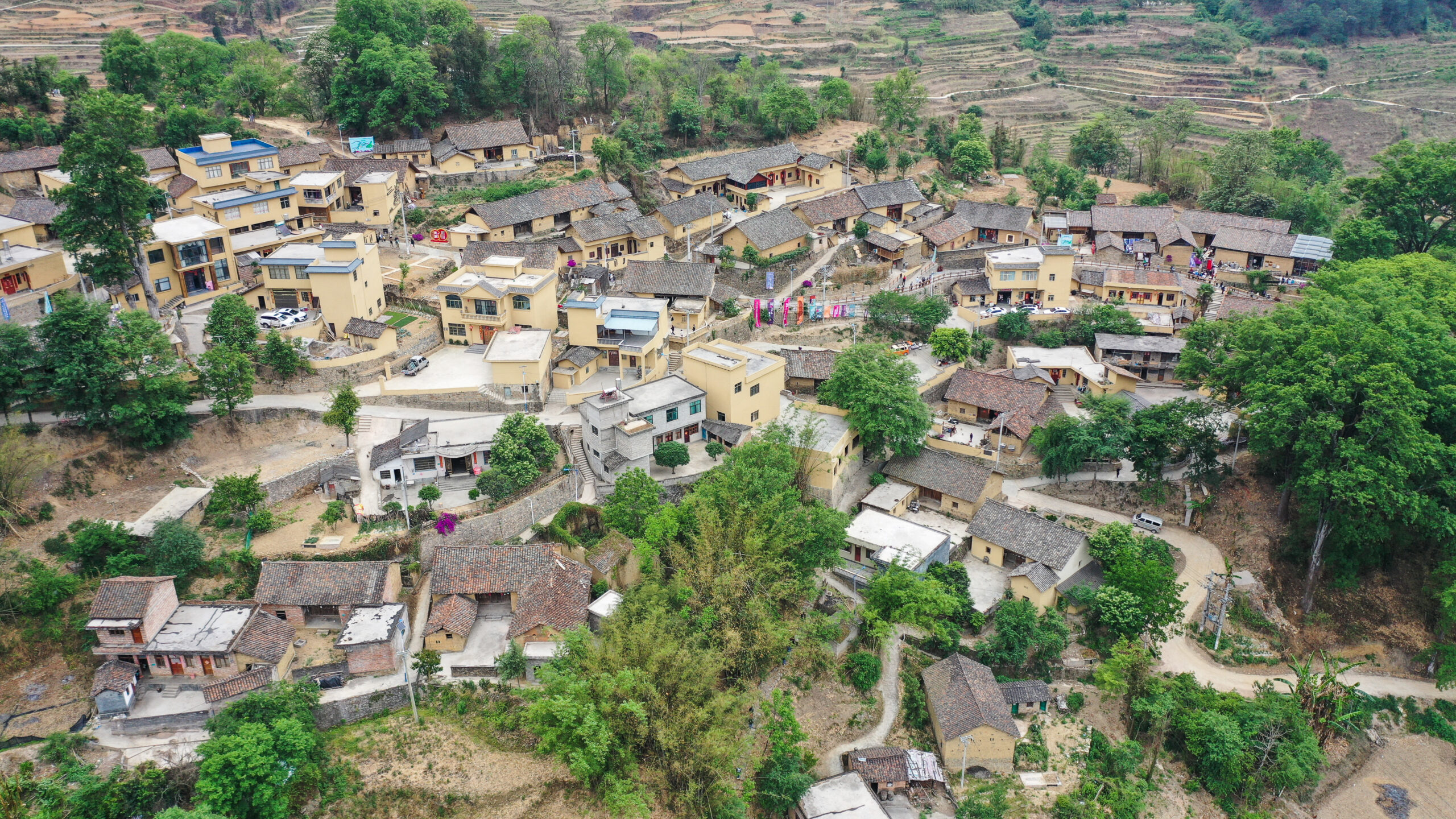 A scenic view of Qianxinan Lutun Paifangqun