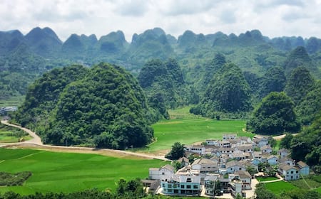 A scenic view of Qianxinan Ming Shibaxiansheng Mu