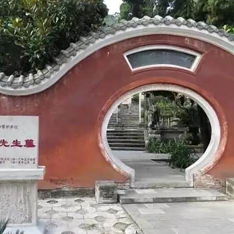 A scenic view of Qianxinan Ming Shibaxiansheng Mu