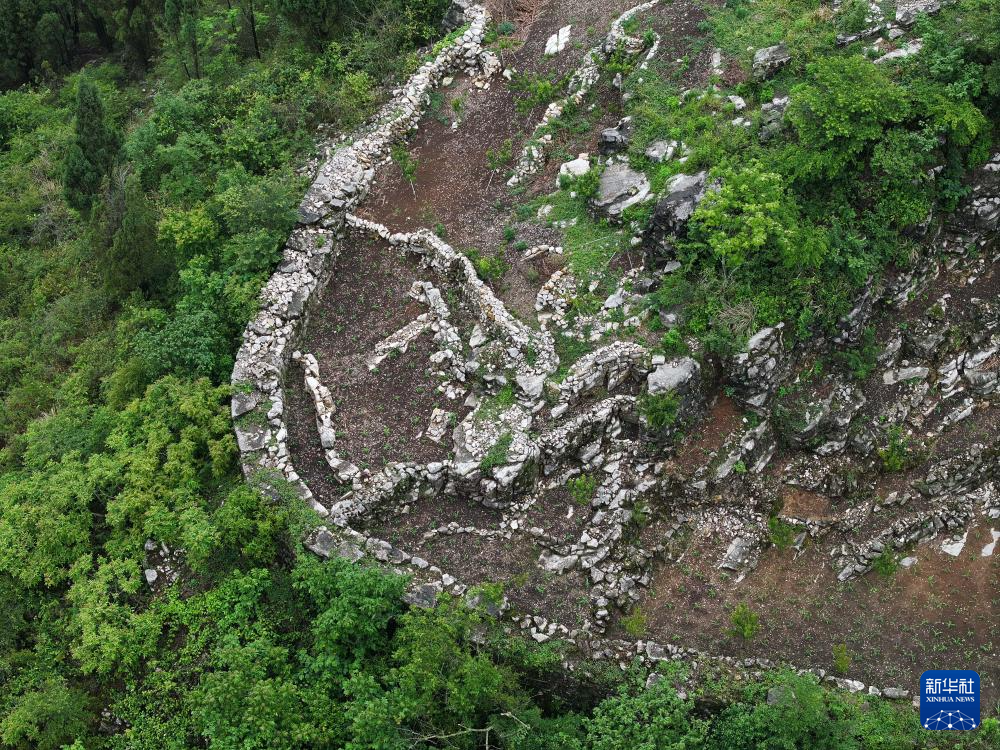 A scenic view of Qianxinan Puan Tonggushan Yizhi