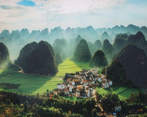 A scenic view of Qianxinan Puan Tonggushan Yizhi