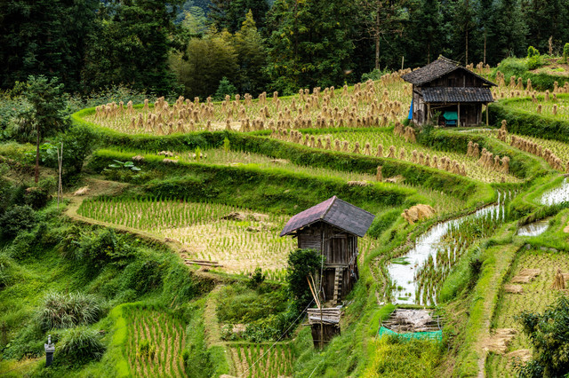 A scenic view of Qianxinan Puan Tonggushan Yizhi