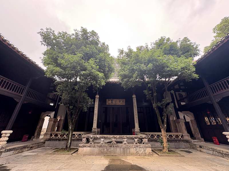A scenic view of Qianxinan Xingyi Liushi Zhuangyuan