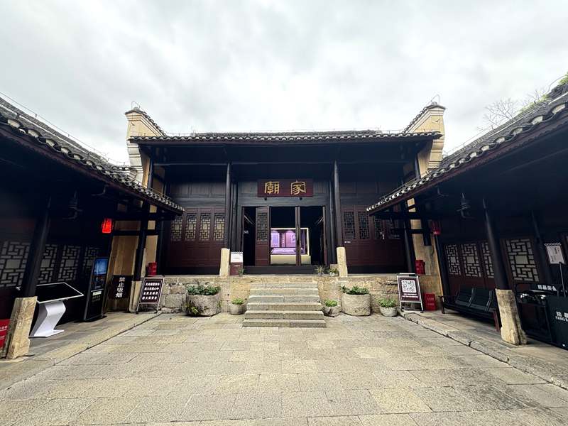 A scenic view of Qianxinan Xingyi Liushi Zhuangyuan