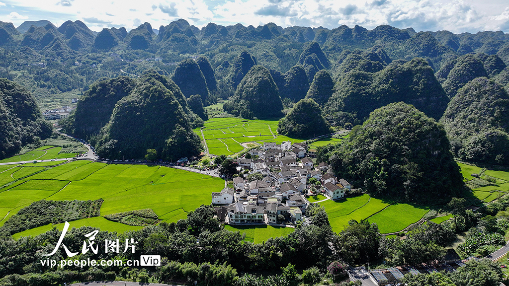 A scenic view of Qianxinan Xingyi Wantun Muqun