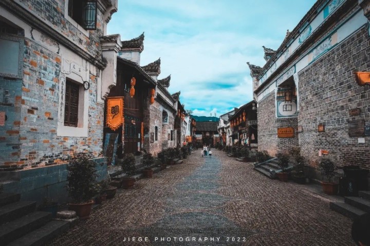 A scenic view of Qianxinan Xingyi Wantun Muqun