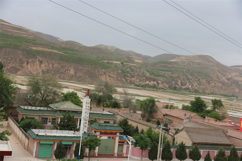 A scenic view of Qingyang Helianwan Shanganning Sheng Suweiai Zhengfu Jiuzhi
