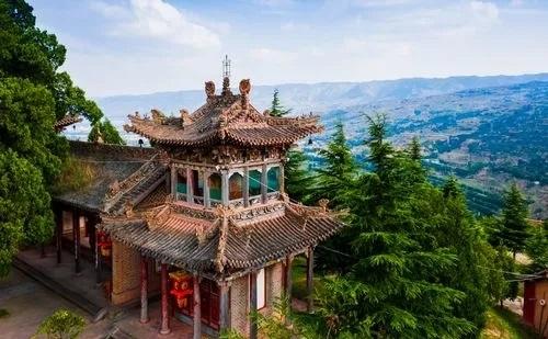 A scenic view of Qingyang Jiaozhachuan Wanfota