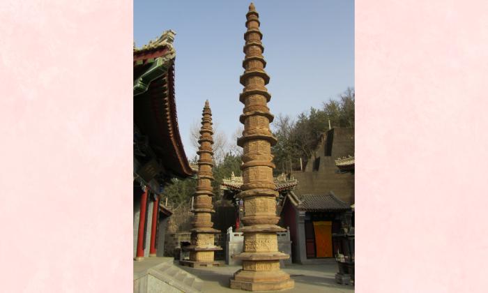 A scenic view of Qingyang Shuangtasi Zaoxiangta