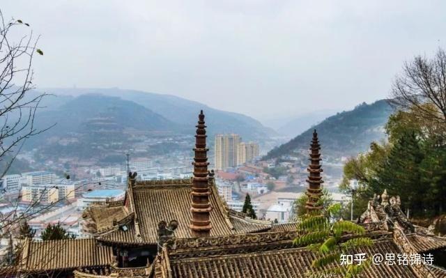 A scenic view of Qingyang Shuangtasi Zaoxiangta