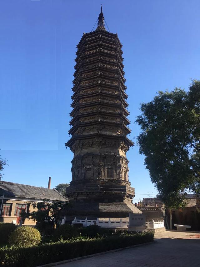 A scenic view of Qinhuangdao Yuanying Temple Pagoda