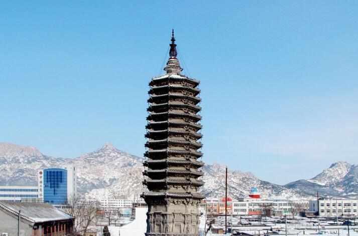 A scenic view of Qinhuangdao Yuanying Temple Pagoda