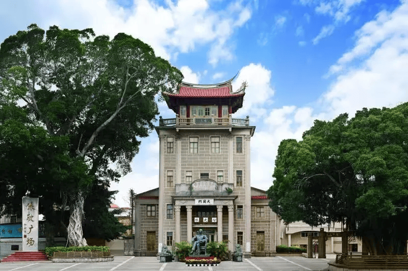 A scenic view of Quanzhou Anlixun Tushulou
