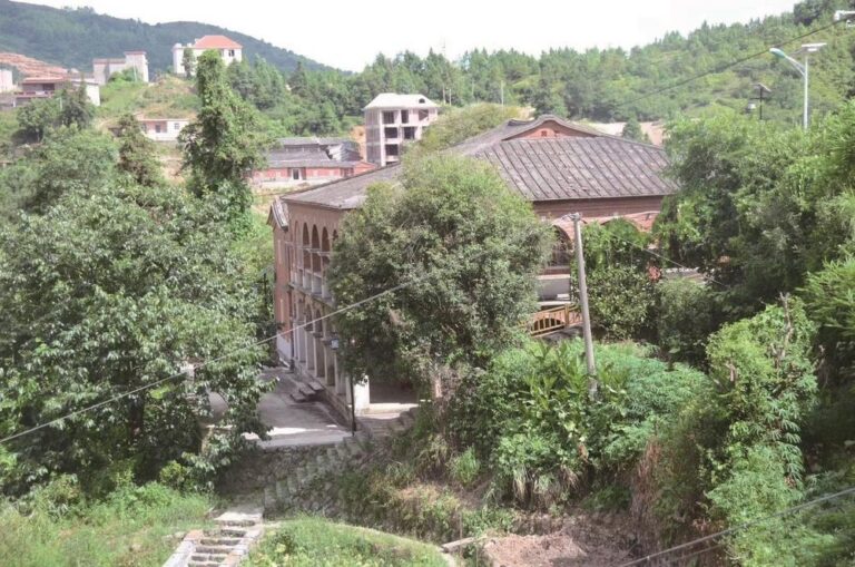 Unwind at Quanzhou Guanshan Lishi Minju: The Perfect Retreat in Fujian’s Scenic Landscape