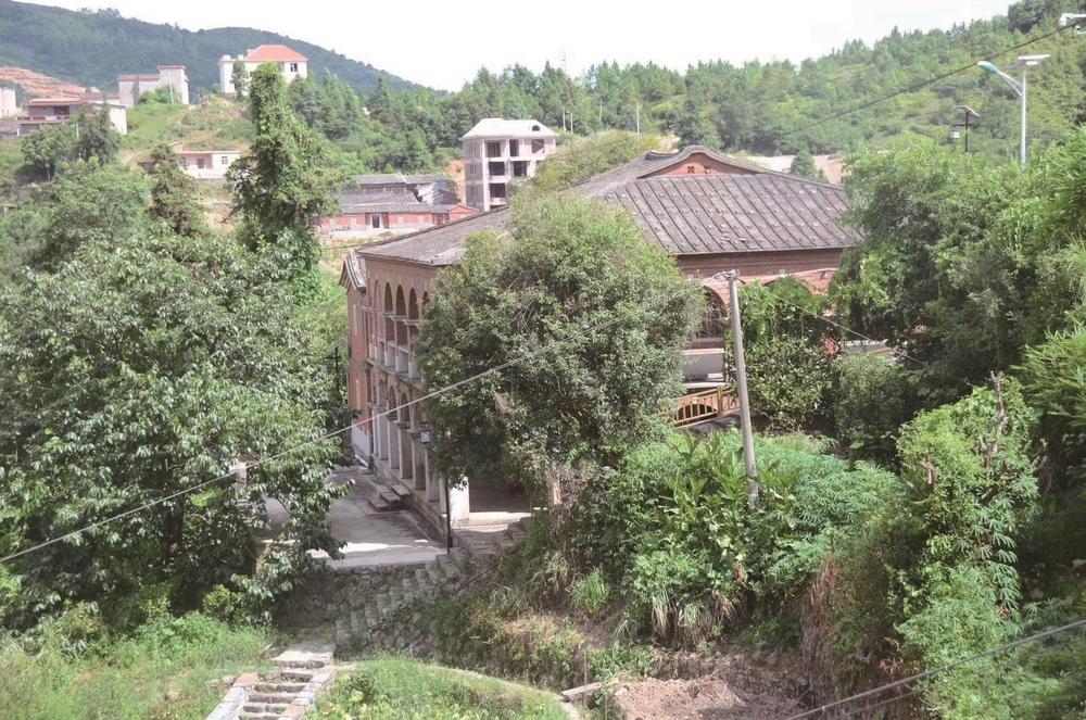 A scenic view of Quanzhou Guanshan Lishi Minju