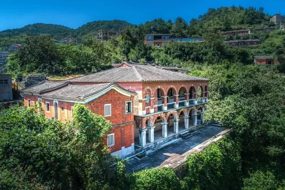 A scenic view of Quanzhou Guanshan Lishi Minju