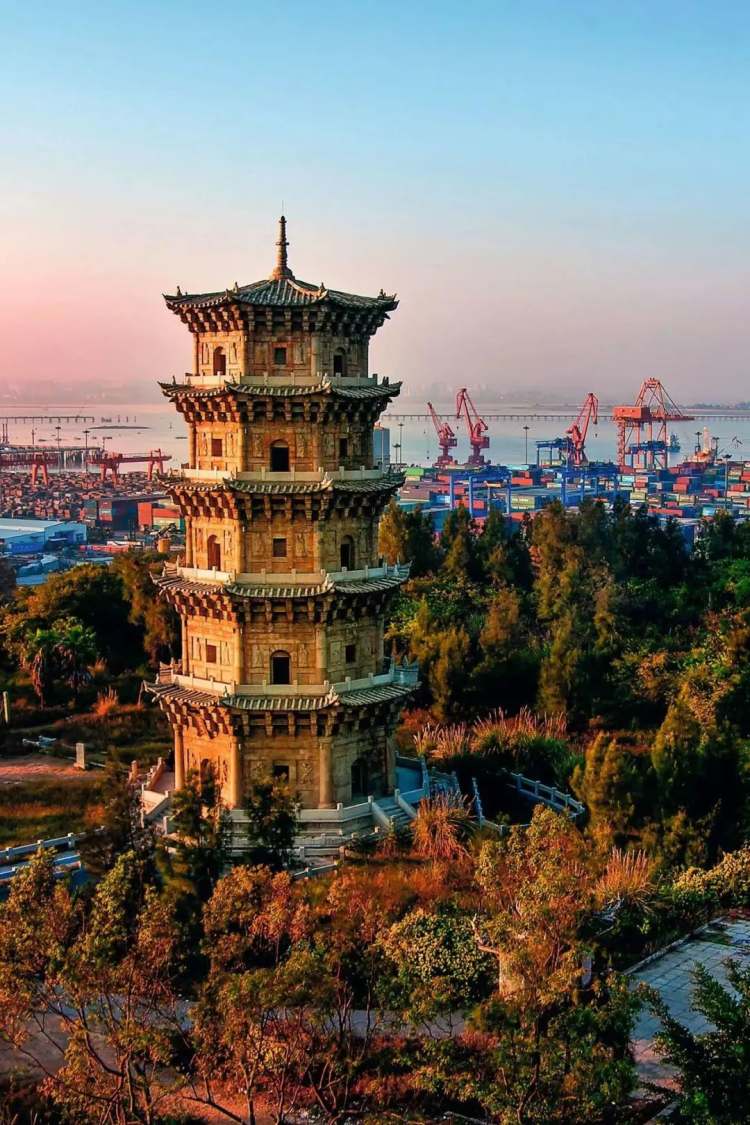 A scenic view of Quanzhou Nanan Taoyuangong