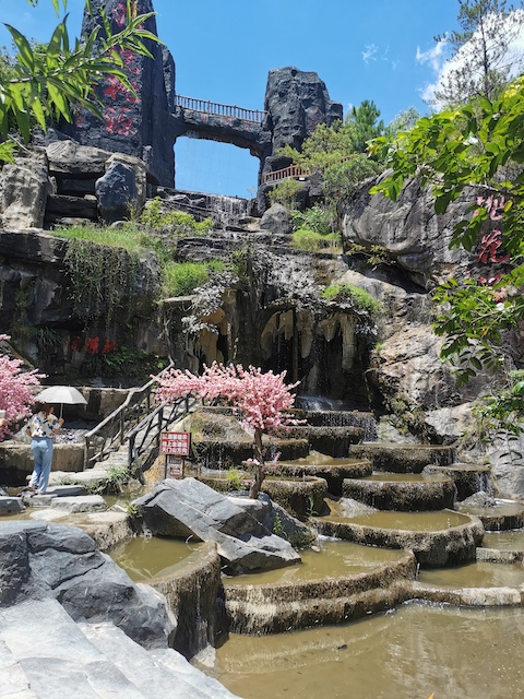 A scenic view of Quanzhou Nanan Taoyuangong