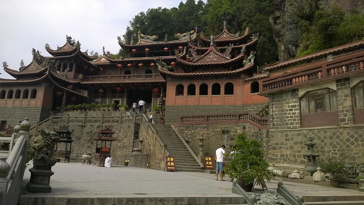 A scenic view of Quanzhou Qingshuiyan Si