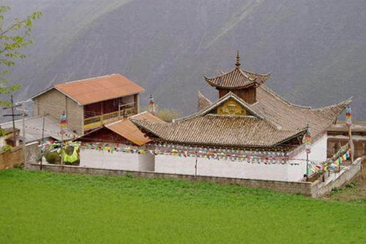 A scenic view of Qujing Duanshi Yu Sanshiqibu Huimeng Bei