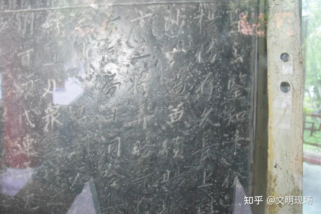 A scenic view of Qujing Duanshi Yu Sanshiqibu Huimeng Bei