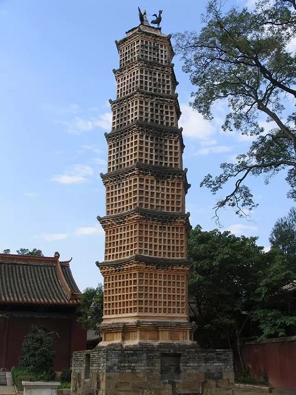 A scenic view of Qujing Luliang Dajuesi