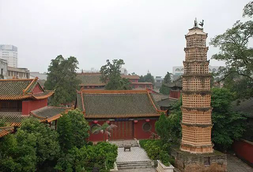 A scenic view of Qujing Luliang Dajuesi