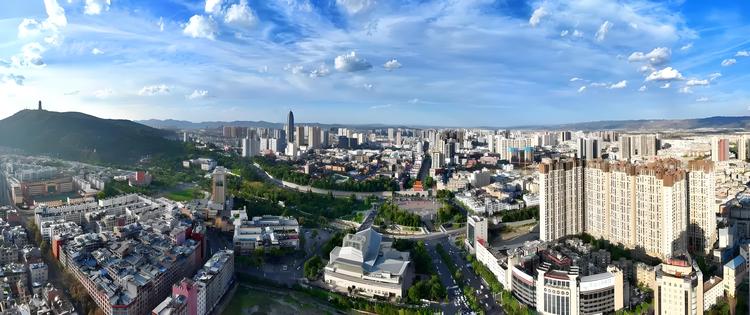 A scenic view of Qujing Luohanshan Gumuqun