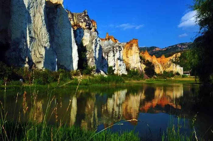 A scenic view of Qujing Luohanshan Gumuqun