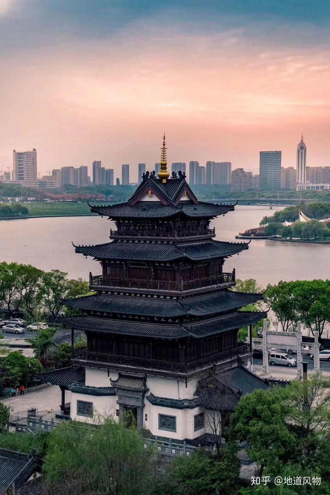 A scenic view of Quzhou Jiangshan Wenchanggong