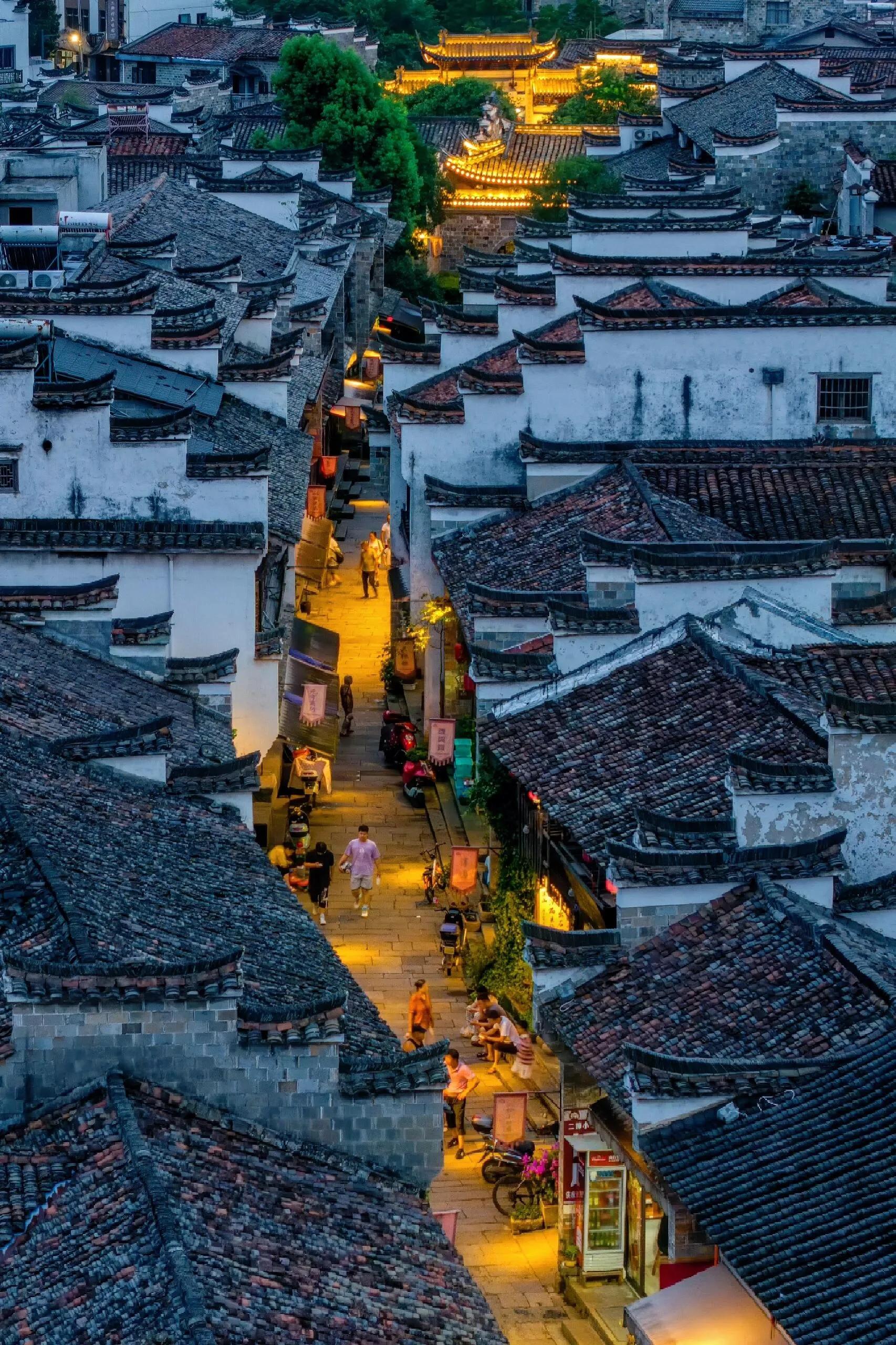 A scenic view of Quzhou Jiangshan Wenchanggong