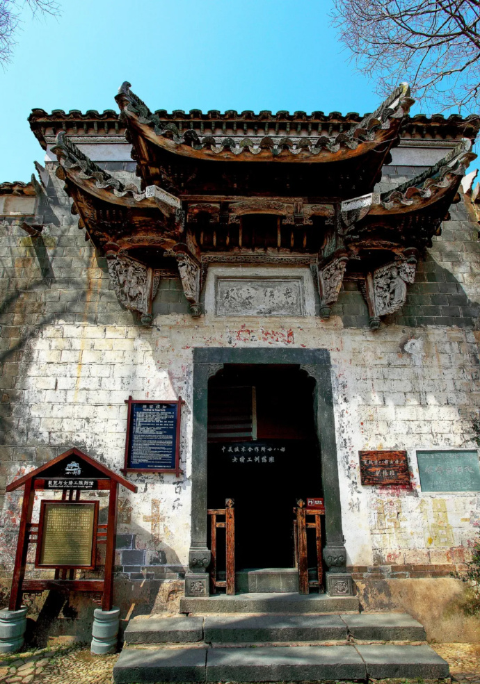 A scenic view of Quzhou Jiangshan Wenchanggong