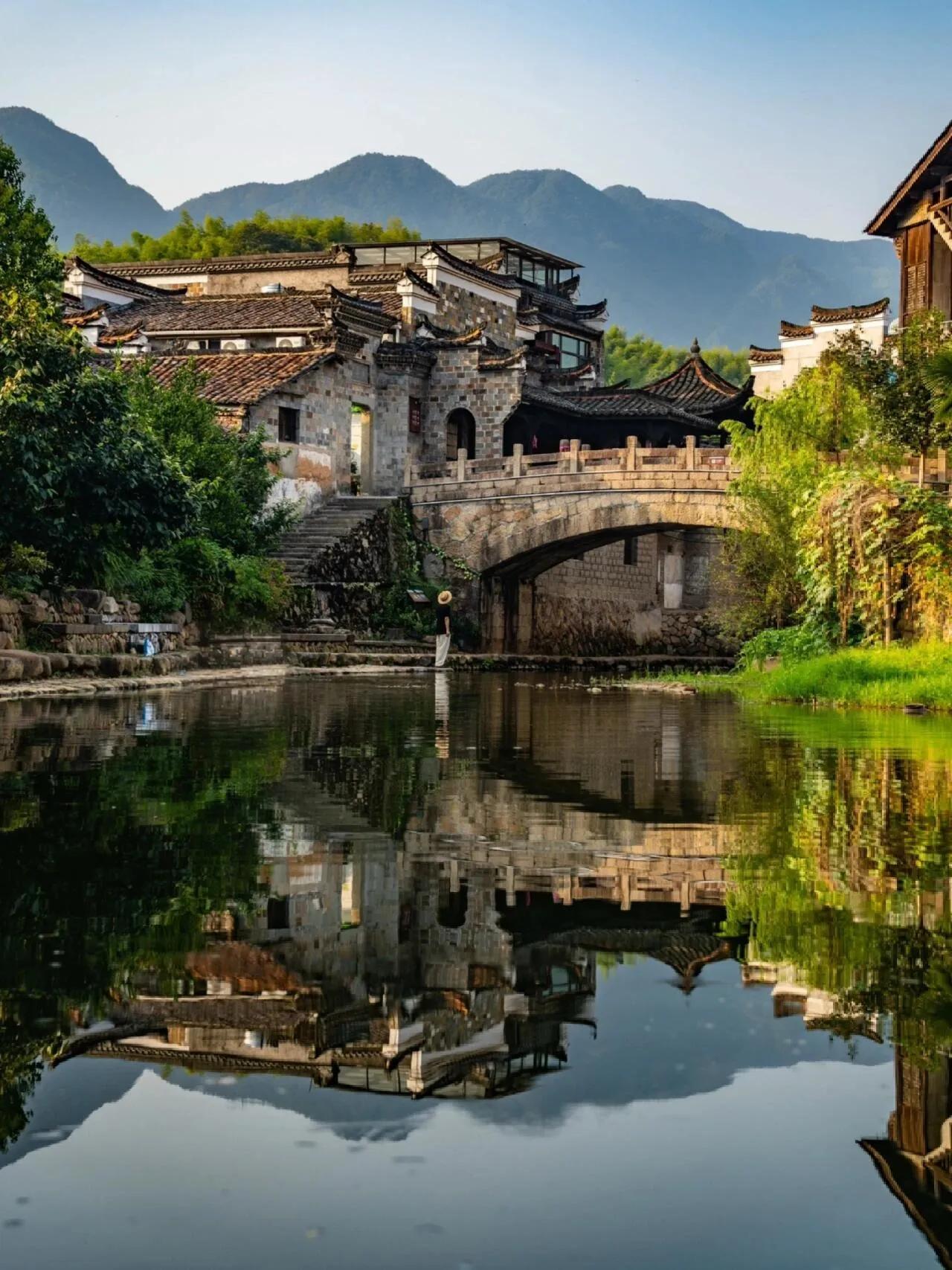 A scenic view of Quzhou Jiangshan Wenchanggong