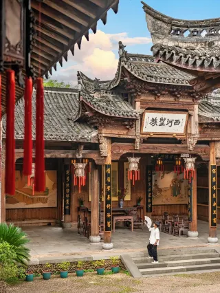 A scenic view of Quzhou Jiangshan Wenchanggong