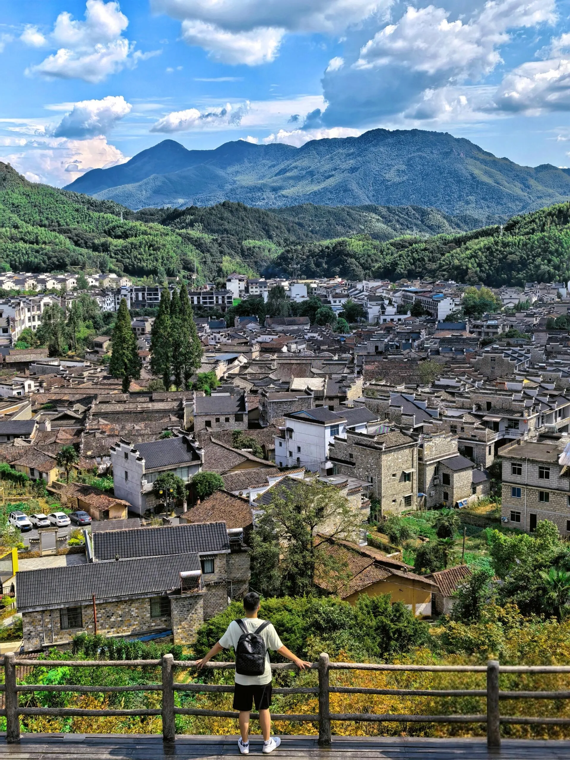 A scenic view of Quzhou Jiangshan Wenchanggong