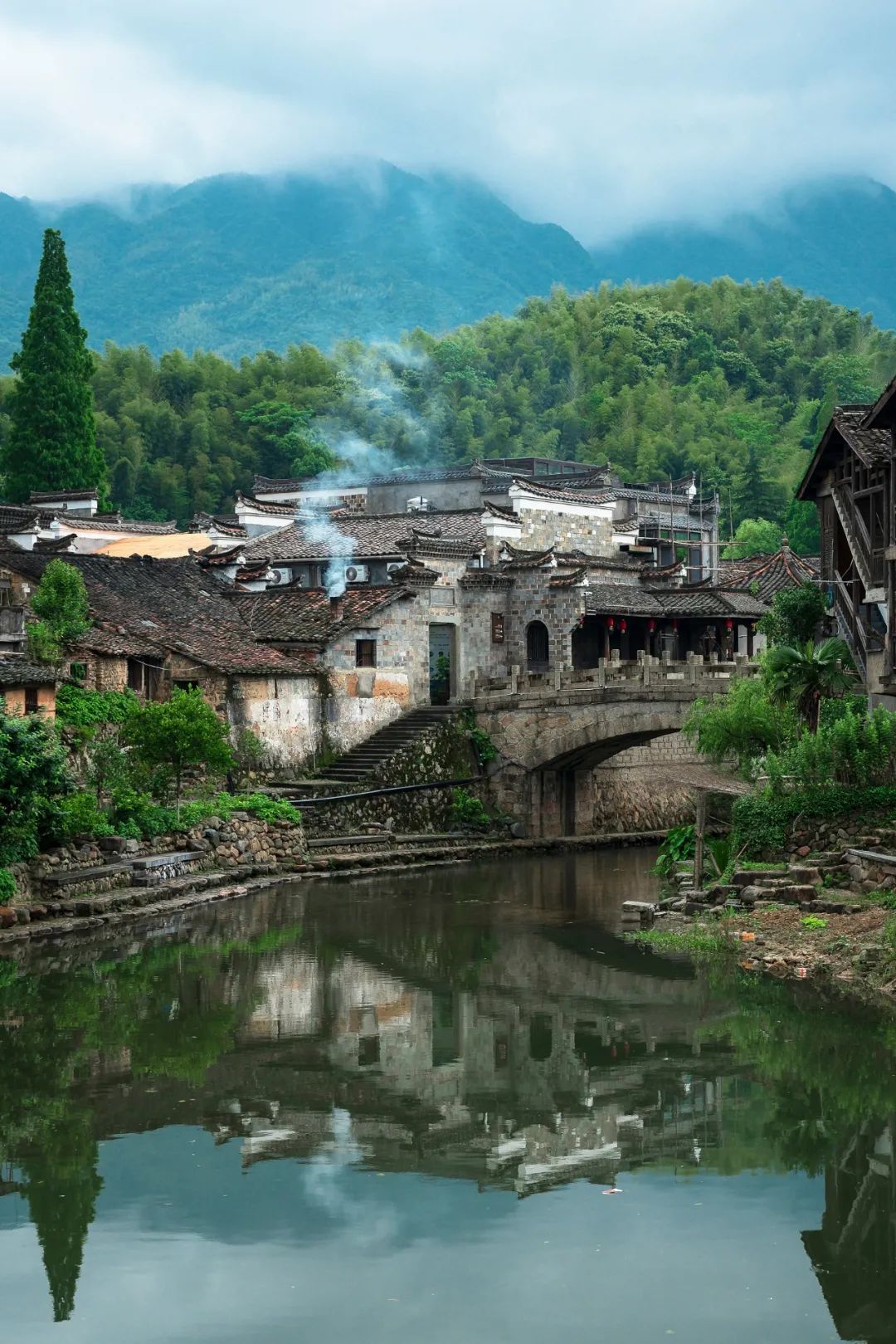 A scenic view of Quzhou Jiangshan Wenchanggong