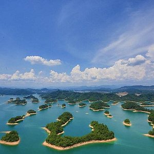 A scenic view of Quzhou Jimingshan Minju