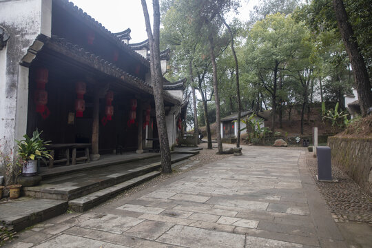 A scenic view of Quzhou Jimingshan Minju