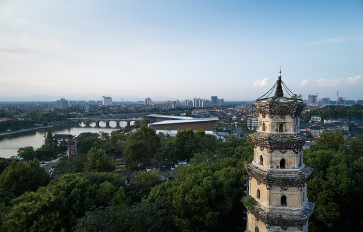 A scenic view of Quzhou Jimingshan Minju