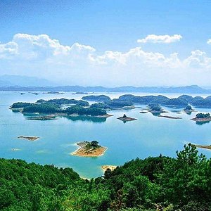 A scenic view of Quzhou Jimingshan Minju