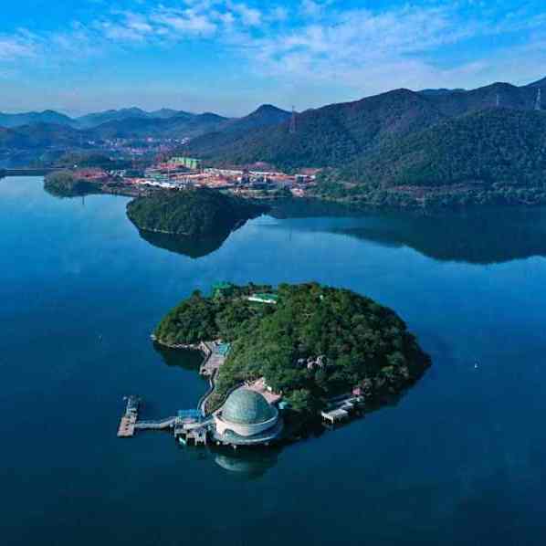 A scenic view of Quzhou Xianyandong Moya Tiji