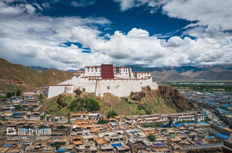 A scenic view of Rikaze Chamuqin Muqun