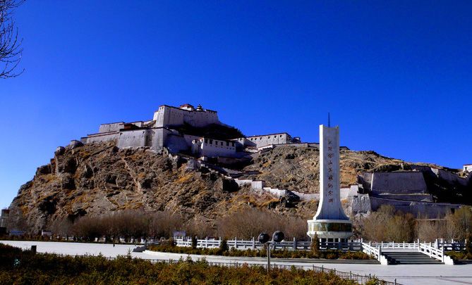 A scenic view of Rikaze Jiangzi Zongshan Kangying Yizhi