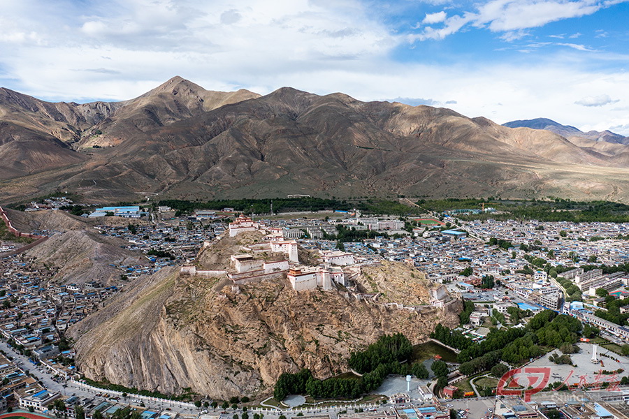 A scenic view of Rikaze Jiangzi Zongshan Kangying Yizhi