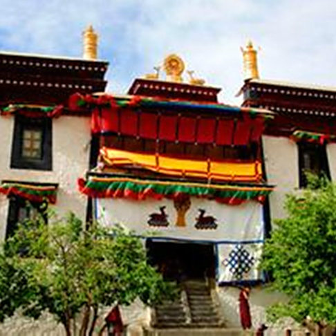A scenic view of Rikaze Naining Qude Si