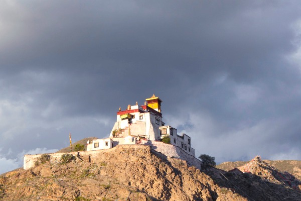 A scenic view of Rikaze Naining Qude Si