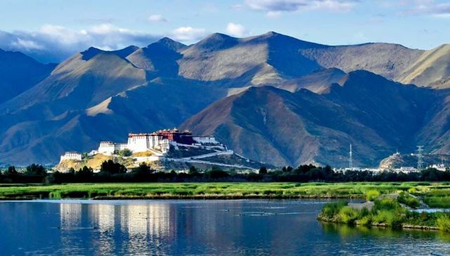 A scenic view of Rikaze Naining Qude Si