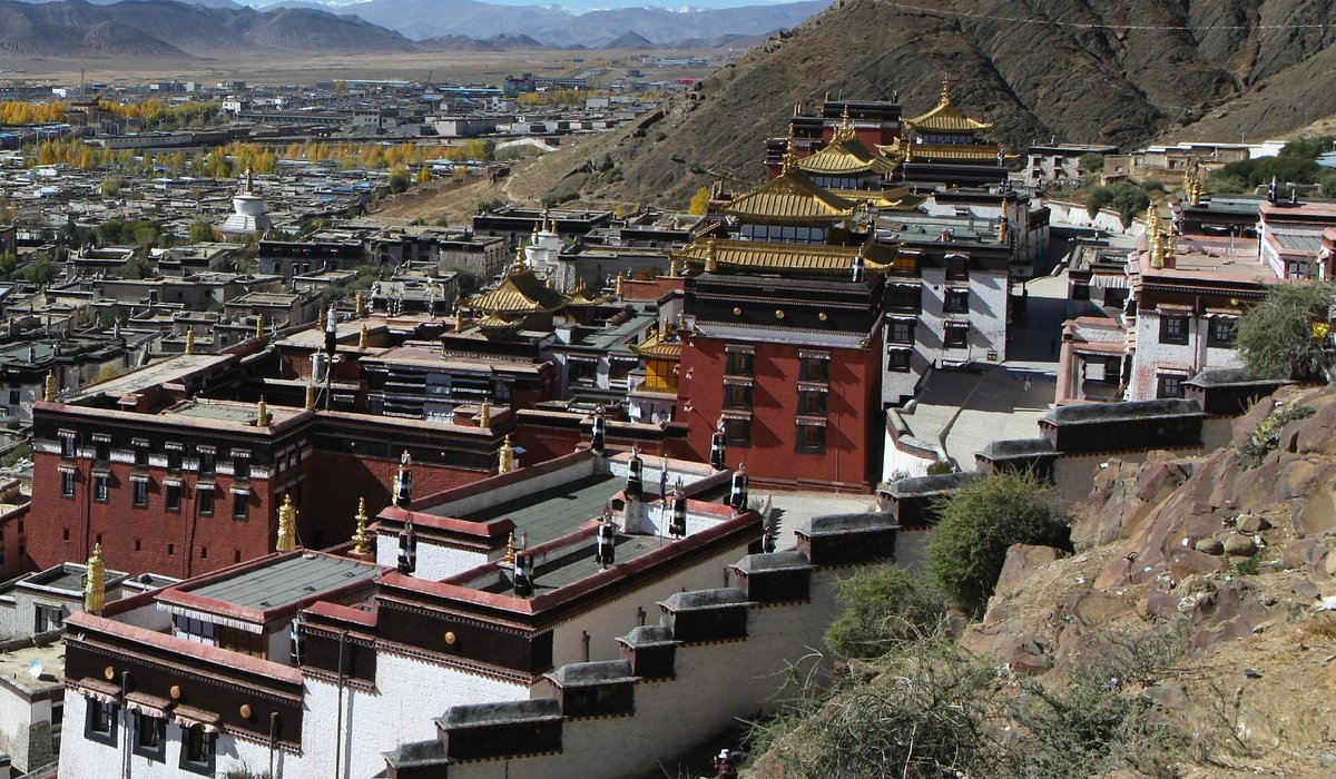 A scenic view of Rikaze Naining Qude Si