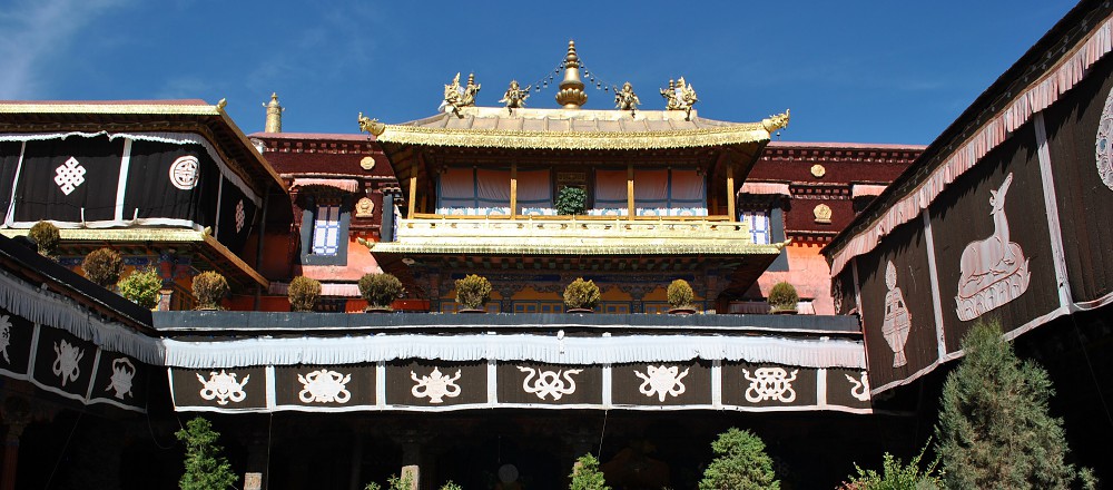A scenic view of Rikaze Qude Si Zhuomala Kang Datang Tianzhushi Chuming